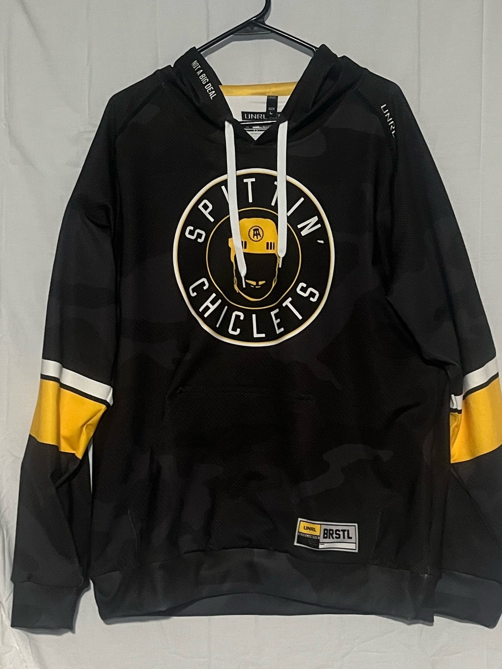 UNRL Silk Series Spittin’ Chiclets Pullover Hoodie Black Yellow Size L